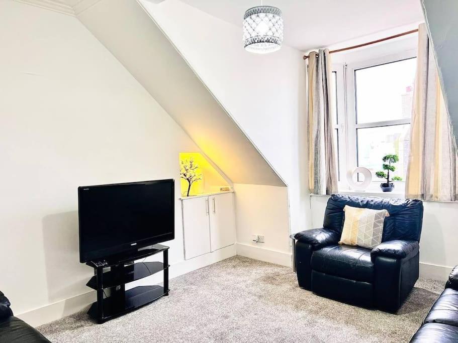 Crown House Two Bedroom Apartment Aberdeen Buitenkant foto