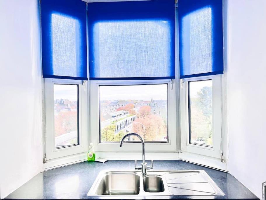 Crown House Two Bedroom Apartment Aberdeen Buitenkant foto